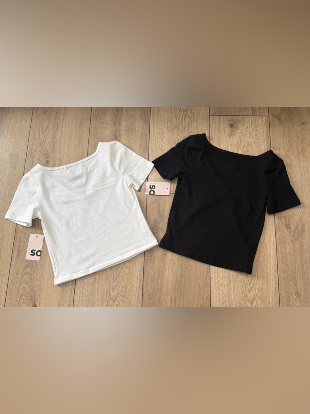 SO V-Neck Short Sleeve Top Duo - White & Black - Picture 2 of 4